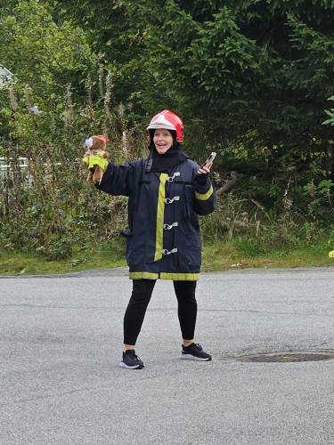 Brannvernansvarlig Merete sørger for at brannøvelsene går som de skal 👩‍🚒